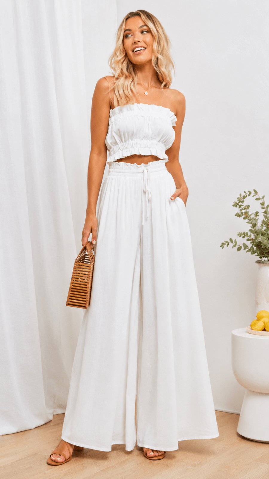 High-Waist Wide-Leg Pants in Black