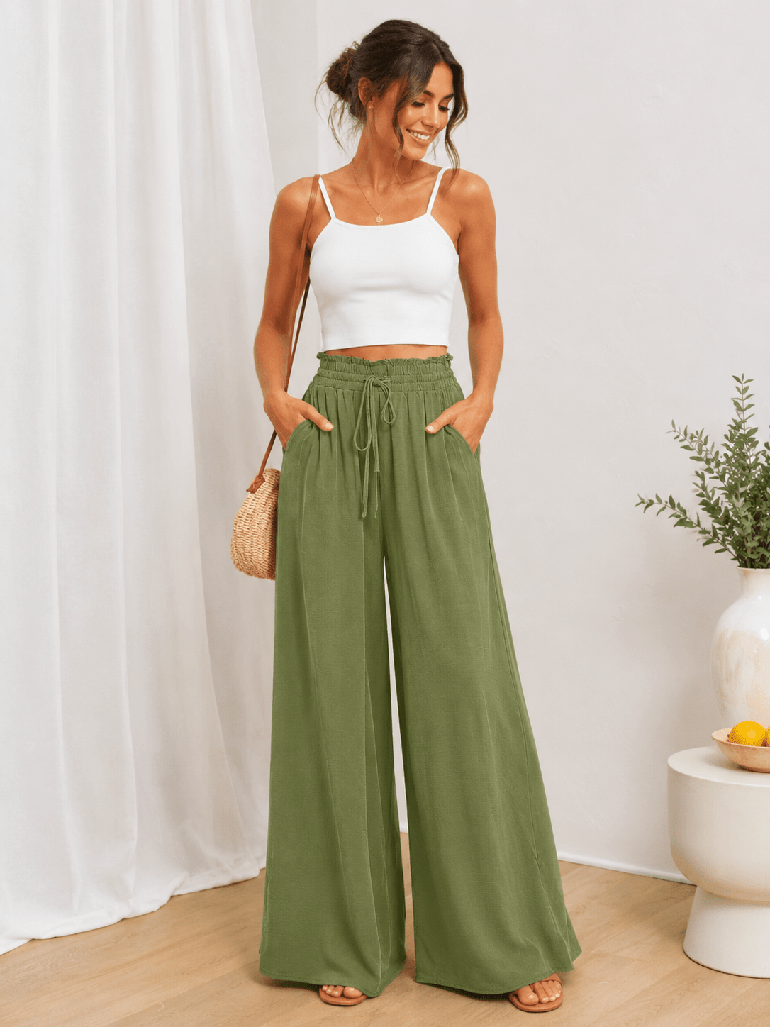 High-Waist Wide-Leg Pants in Black
