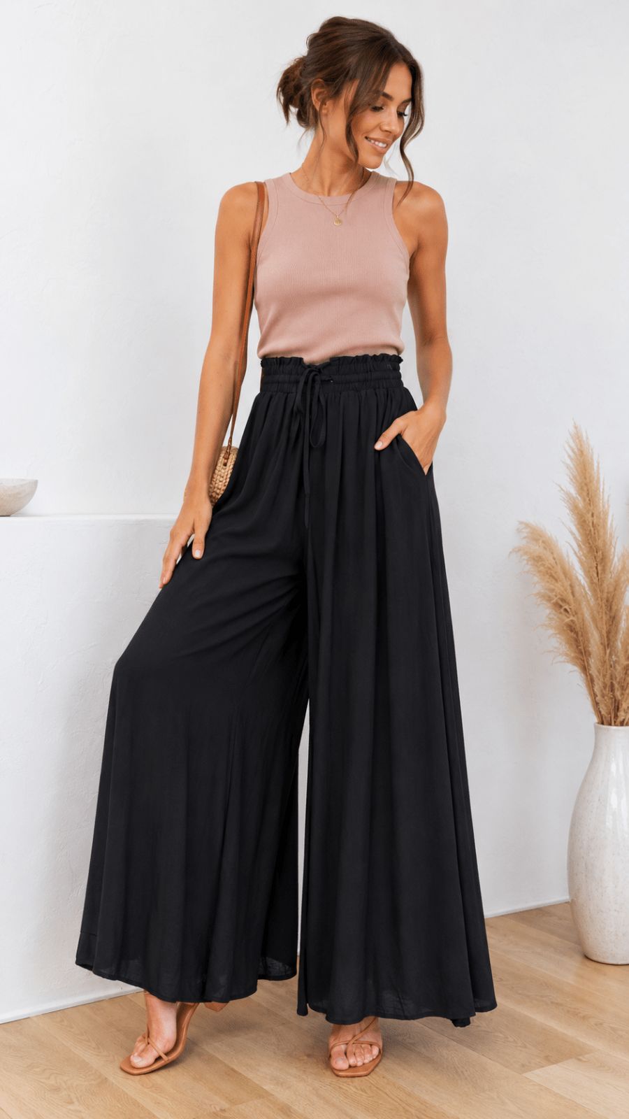 High-Waist Wide-Leg Pants in Black