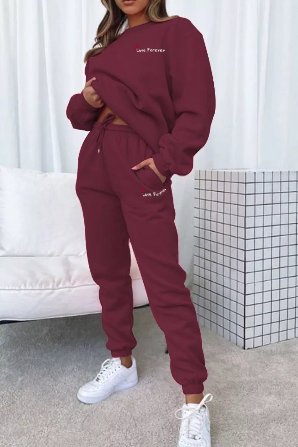 Round Neck Sweatshirt and Joggers Set in Wine Red